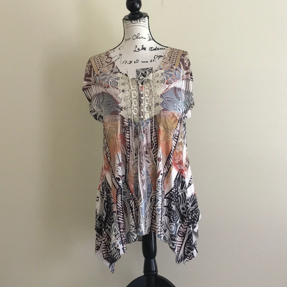 Fluttery tunic blouse